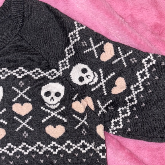Torrid Grey w/ White Skull and Pink Hearts Crossbones Sweater - Picture 5 of 7